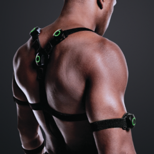Person mit Noitom PN Studio Ganzkoerper-Motion-Capture-Anzug